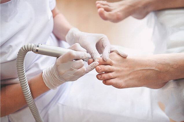 v Podologische Komplexbehandlung